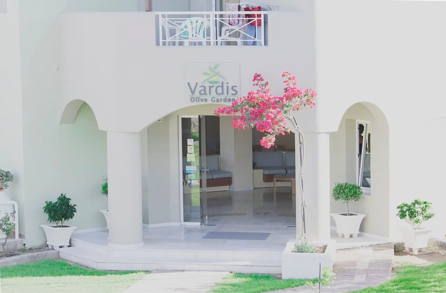 Vardis Olive Garden EXTERIOR