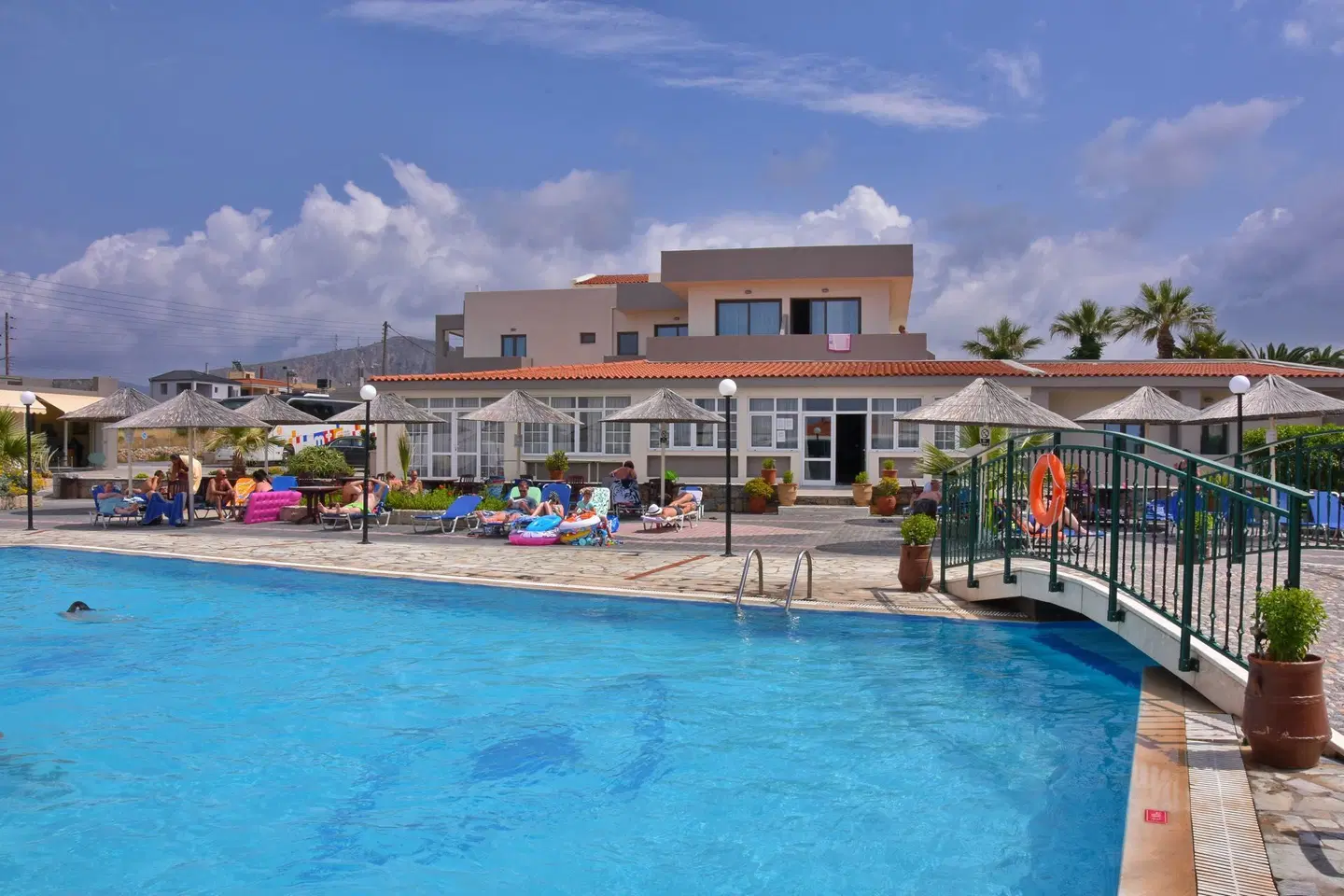 Kalia Beach Hotel OUTDOOR_POOL