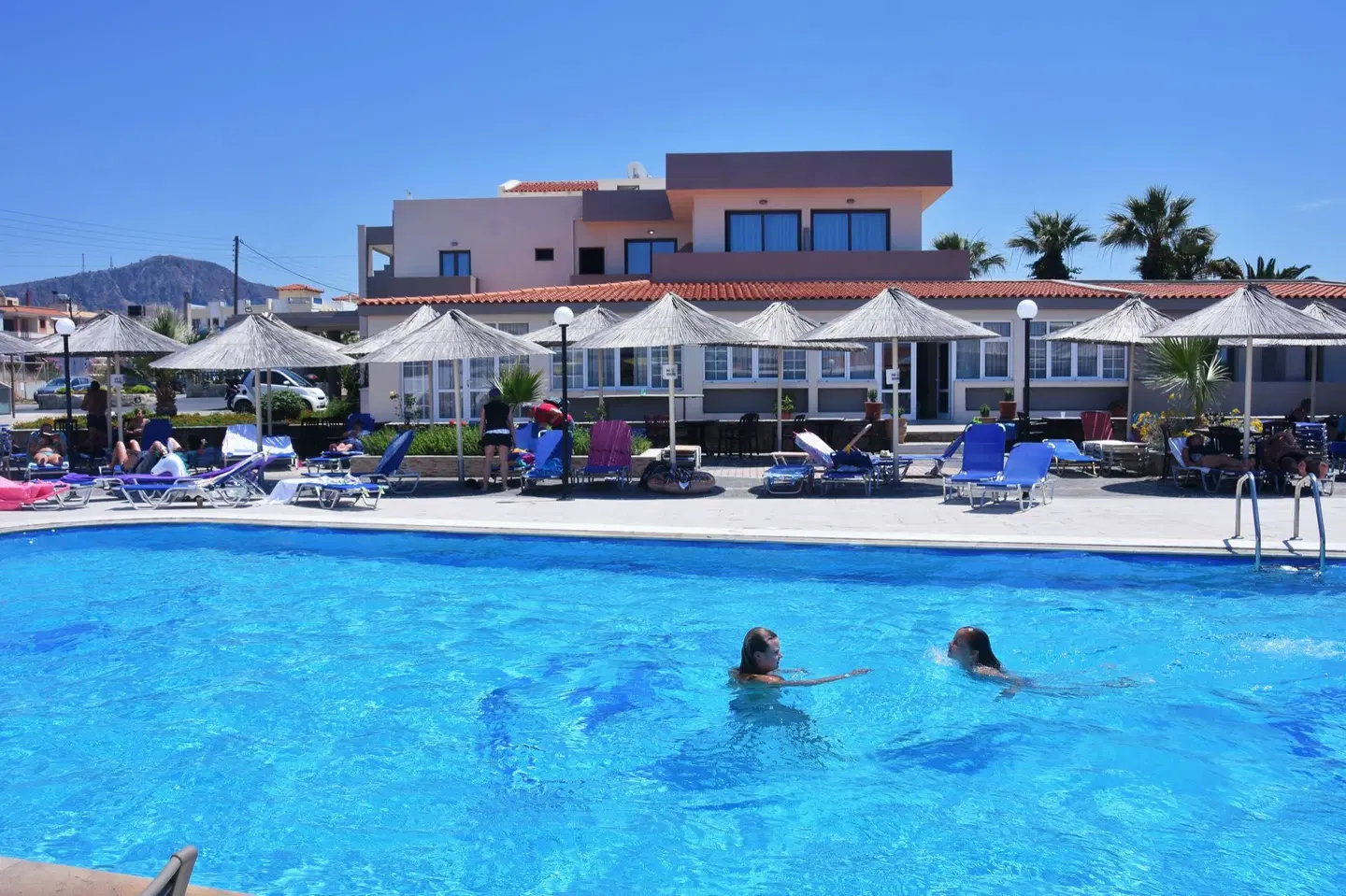 Kalia Beach Hotel OUTDOOR_POOL