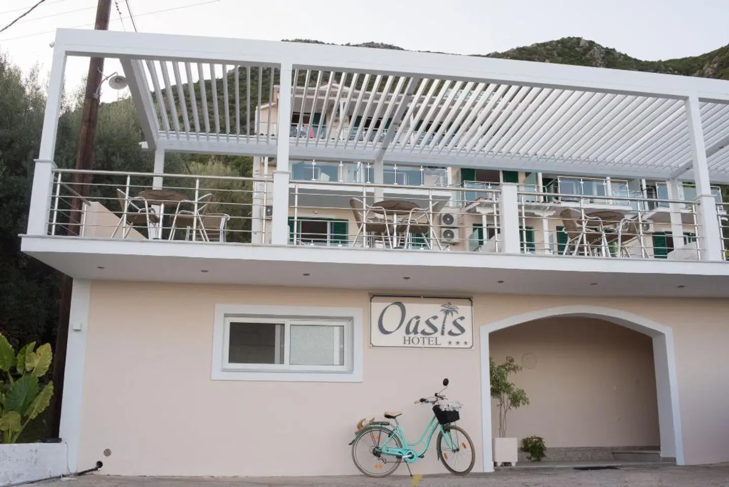 Oasis Hotel EXTERIOR