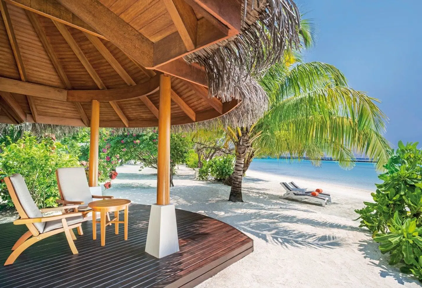 Sheraton Maldives Full Moon Resort & Spa Strand