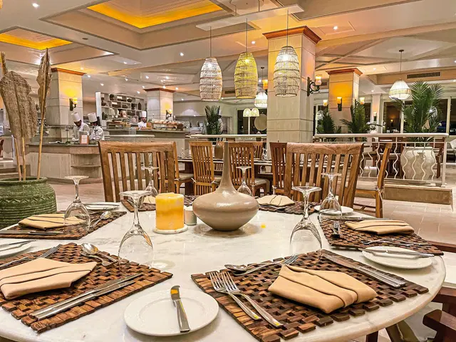 The Breakers Diving & Surfing Lodge Bar