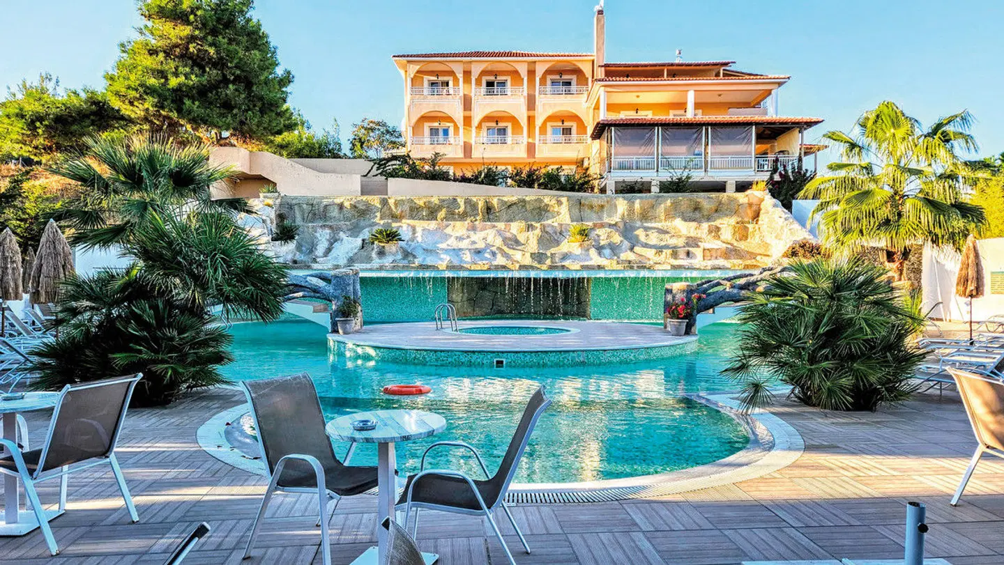 Grand Beach Hotel OUTDOOR_POOL