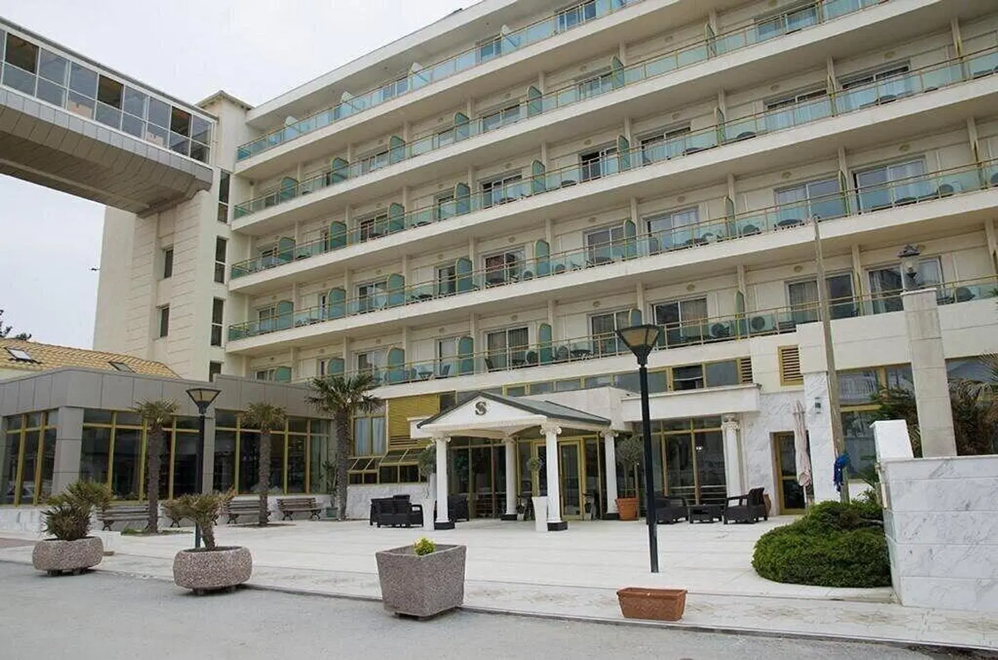 Eona Beach Resort EXTERIOR