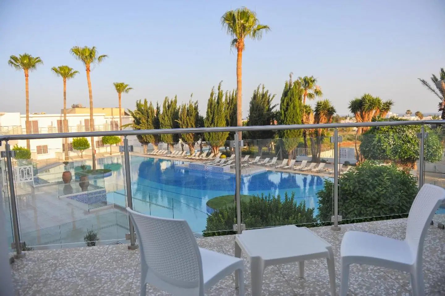 Fedrania Garden Hotel OUTDOOR_POOL
