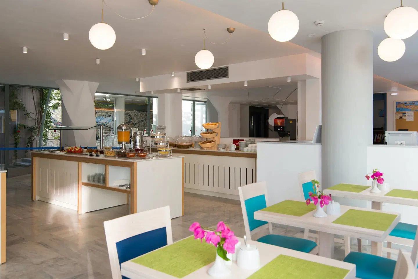 Alia Beach Hotel Bar