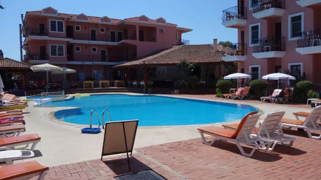 Gunes Hotel OUTDOOR_POOL