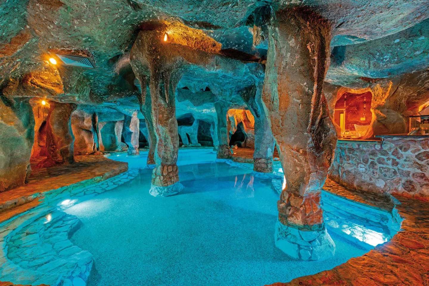 Malama Beach Holiday Village INDOOR_POOL