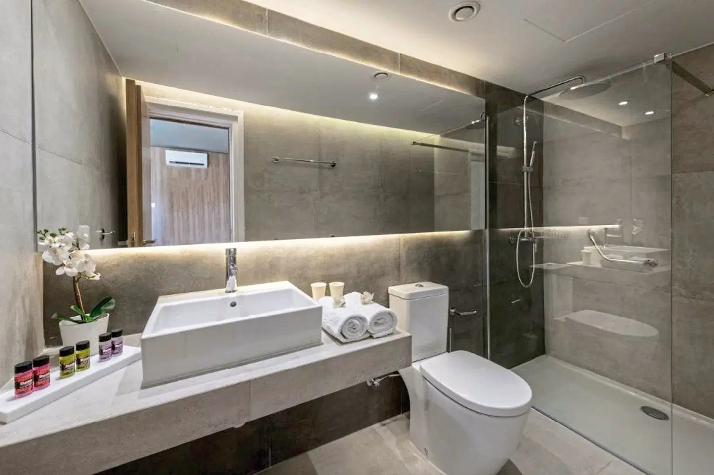 Malama Beach Holiday Village Badezimmer