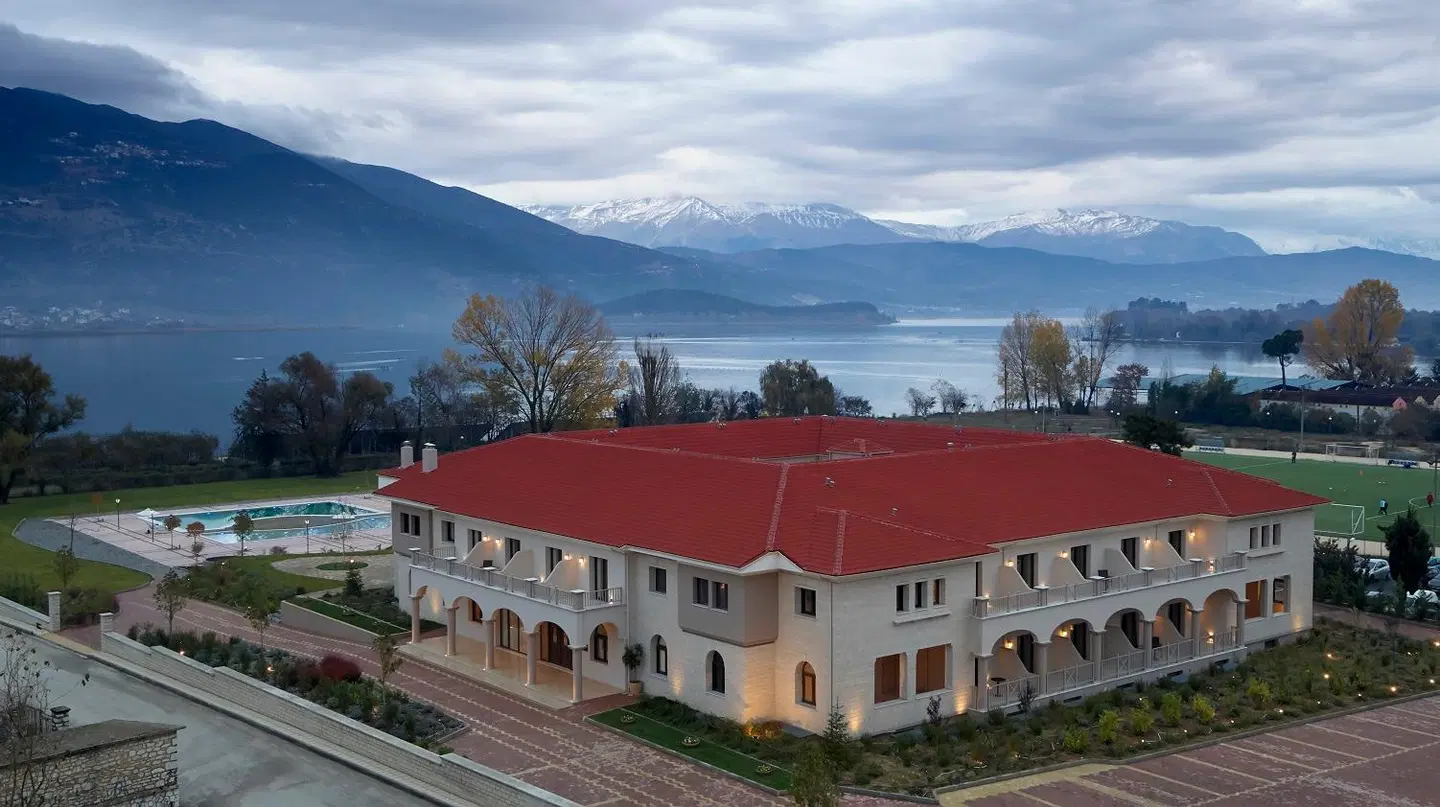The Lake Hotel EXTERIOR