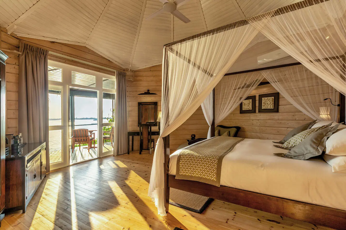 Komandoo Island Resort & Spa ROOM_EXAMPLE