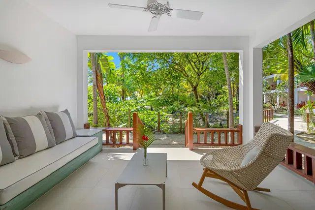 Couples Swept Away Terrasse