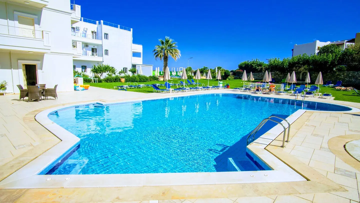 Pela Sofia OUTDOOR_POOL