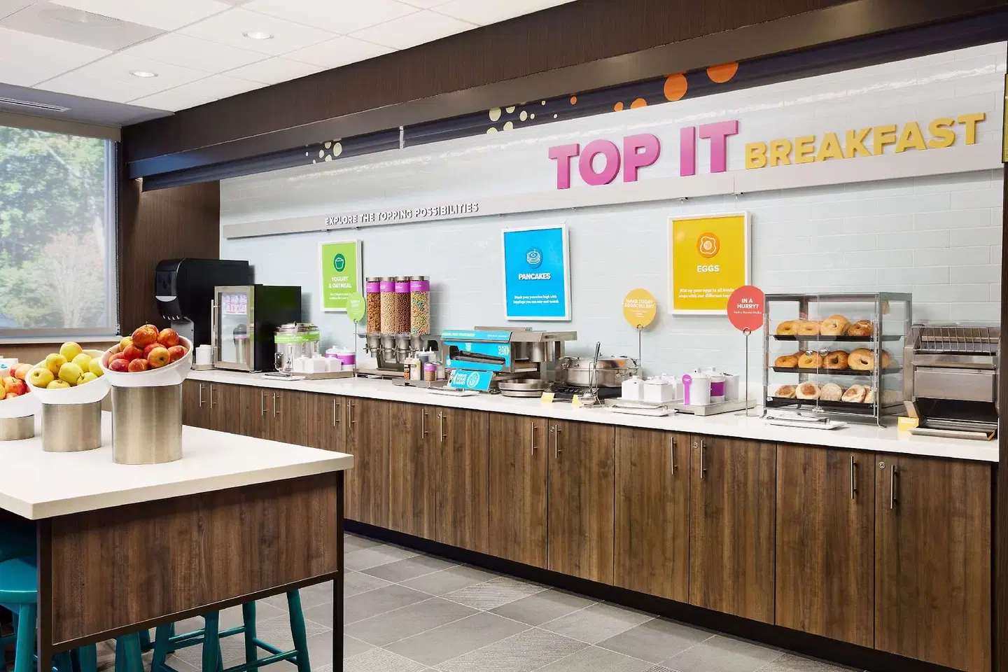 Tru by Hilton Atlanta Northlake Parkway, GA Bar