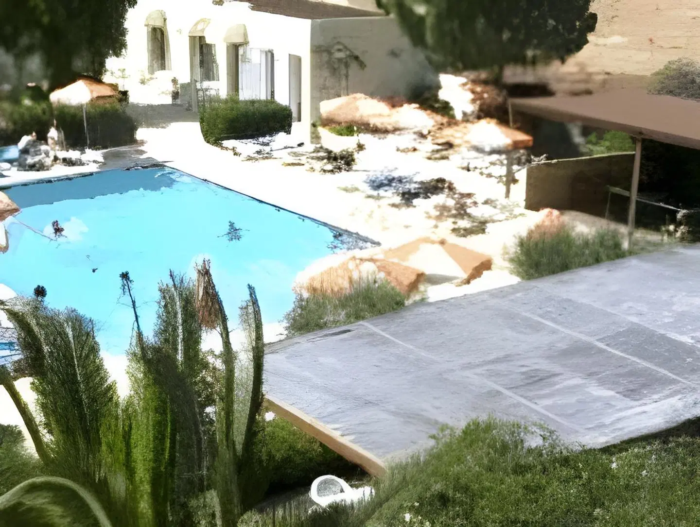 Meliton OUTDOOR_POOL