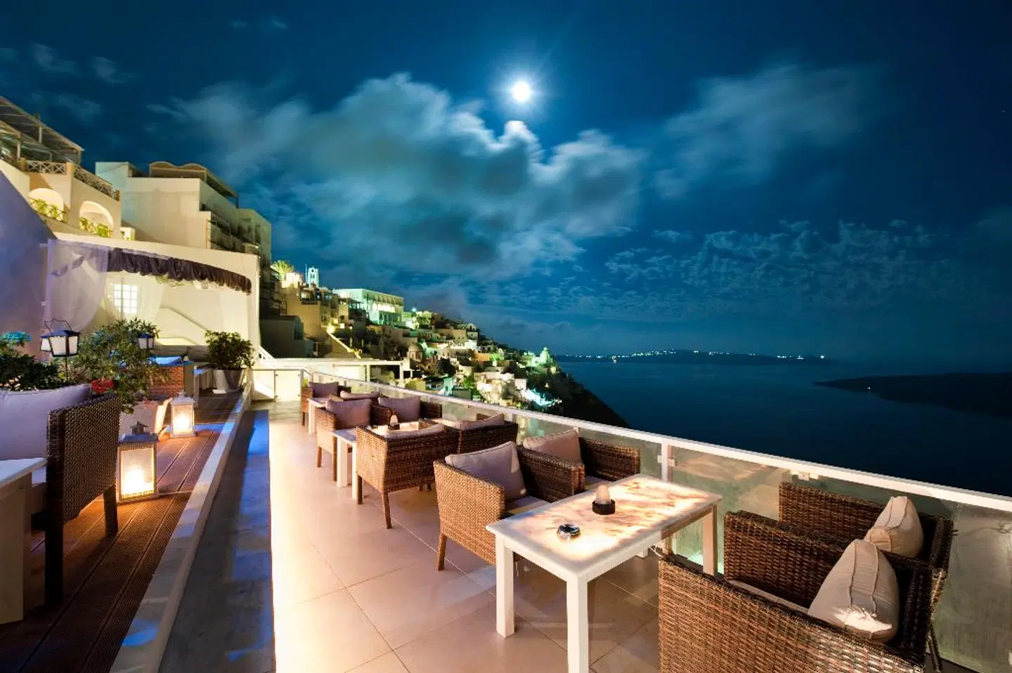 Loucas On The Cliff Terrasse