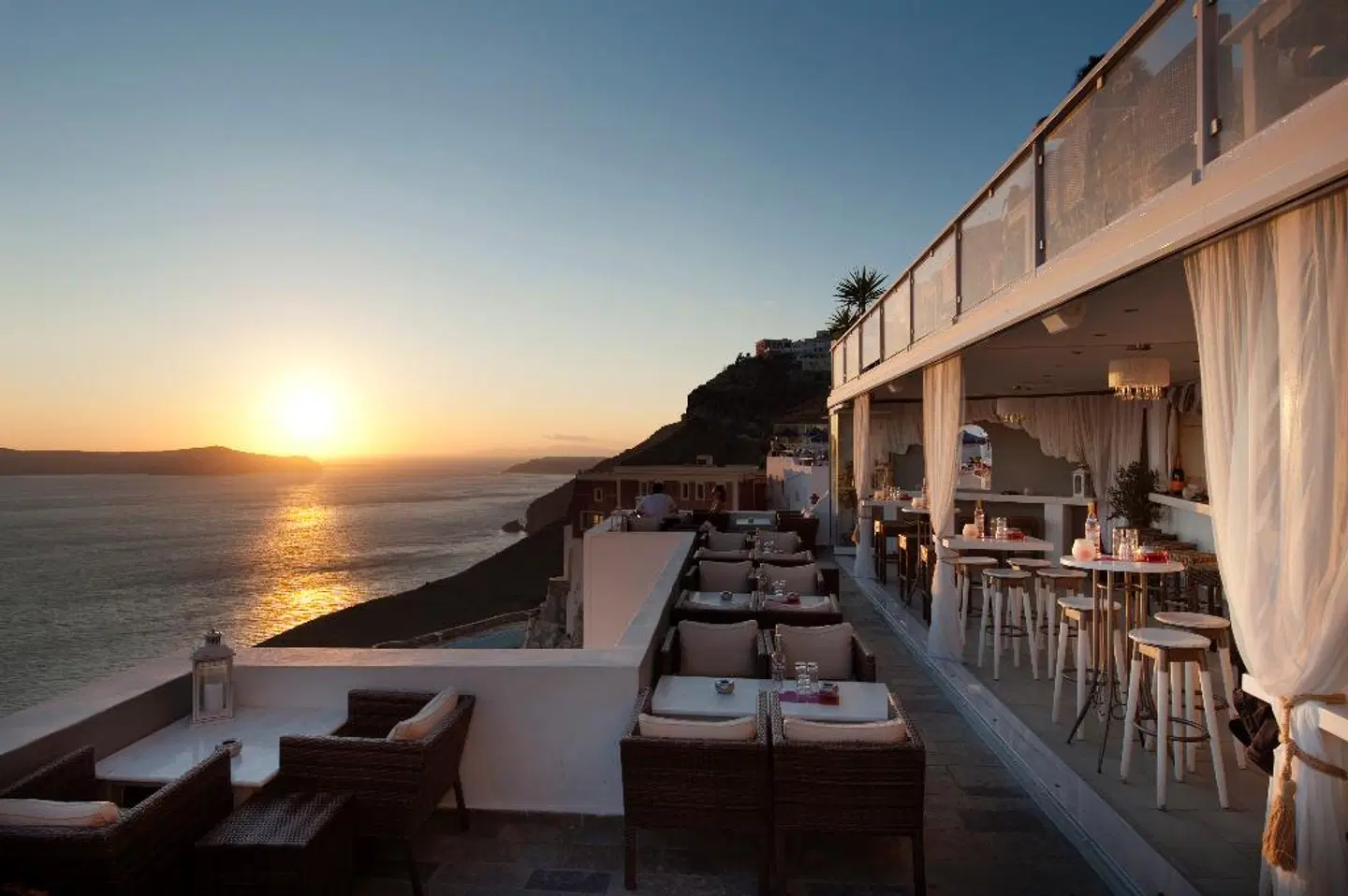 Loucas On The Cliff Terrasse