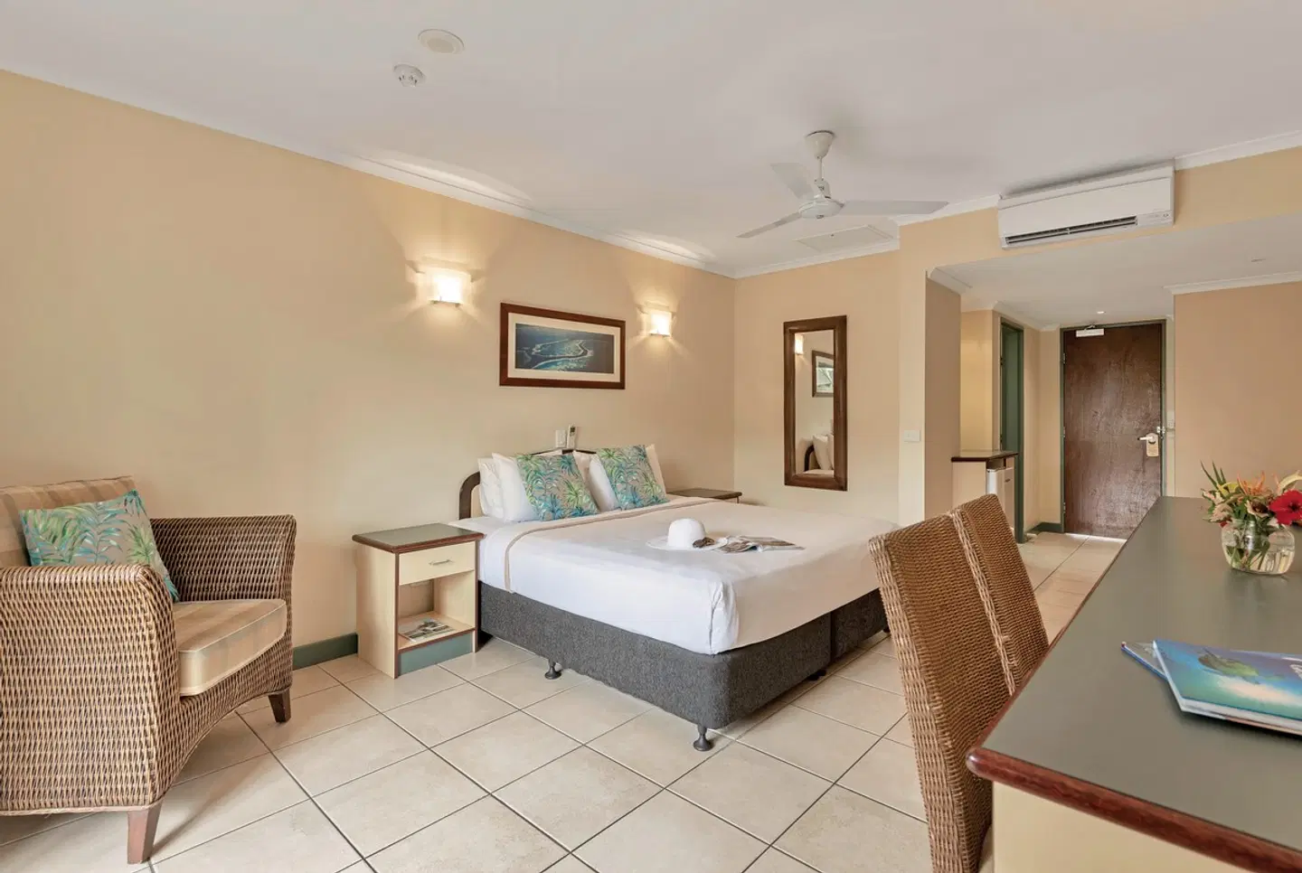 Bay Village Tropical Retreat ROOM_EXAMPLE