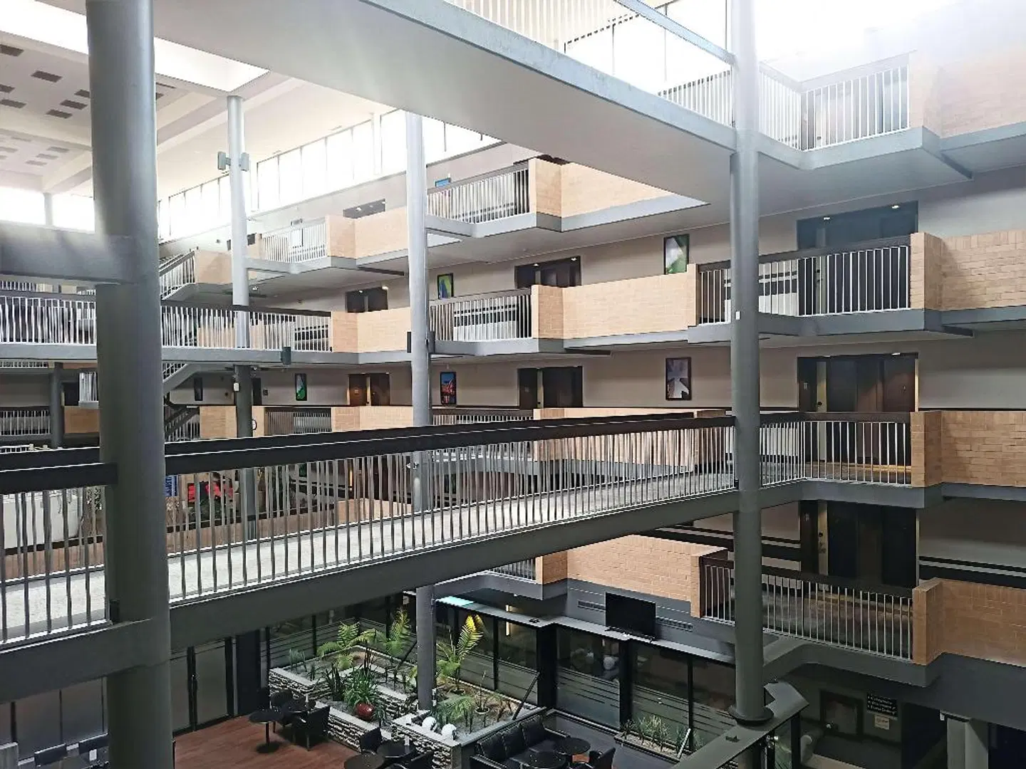 Best Western Plus Village Park Inn Bar