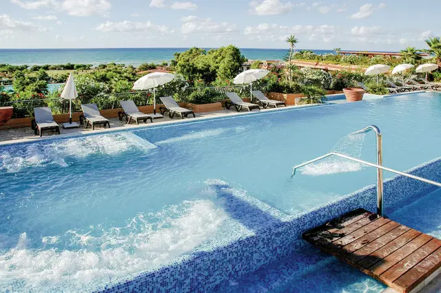 Acacia Resort OUTDOOR_POOL