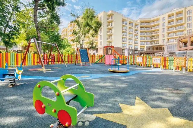 Golden Line MODEL_IMPRESSION