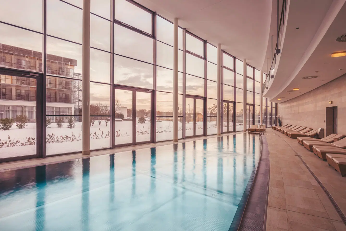 Therme Laa | Hotel | Silent Spa | Villas Hallenbad