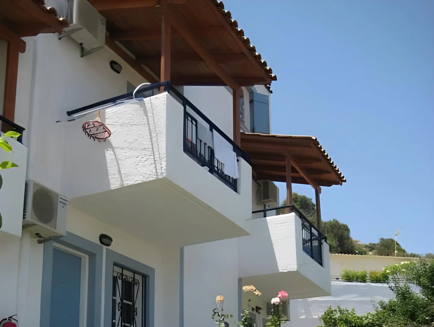 Castello Apartments EXTERIOR