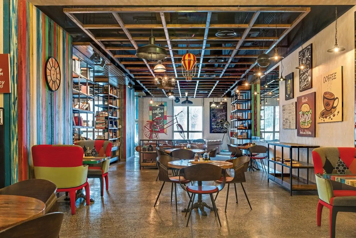 OAKS Ibn Battuta Gate Bar