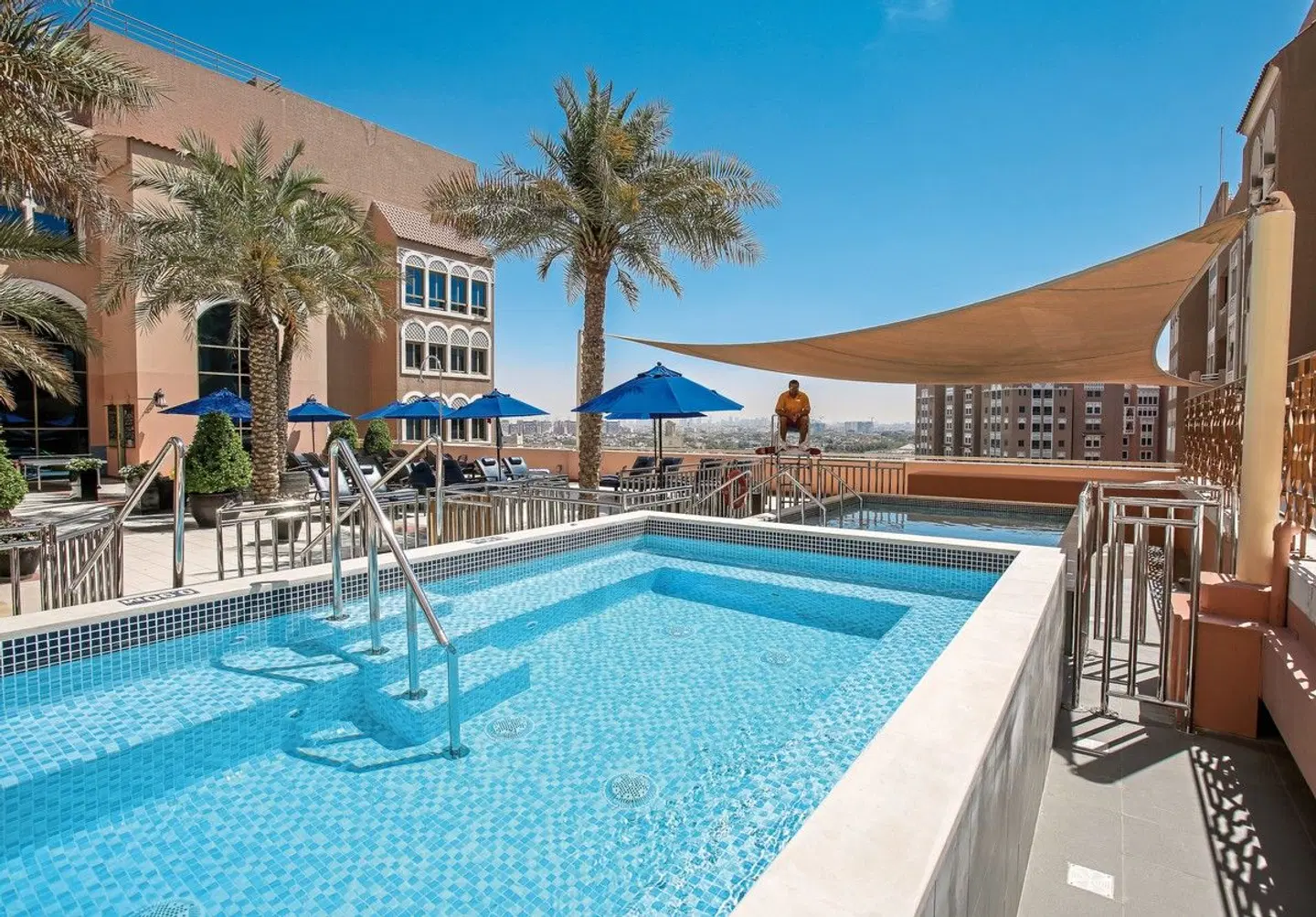 OAKS Ibn Battuta Gate OUTDOOR_POOL