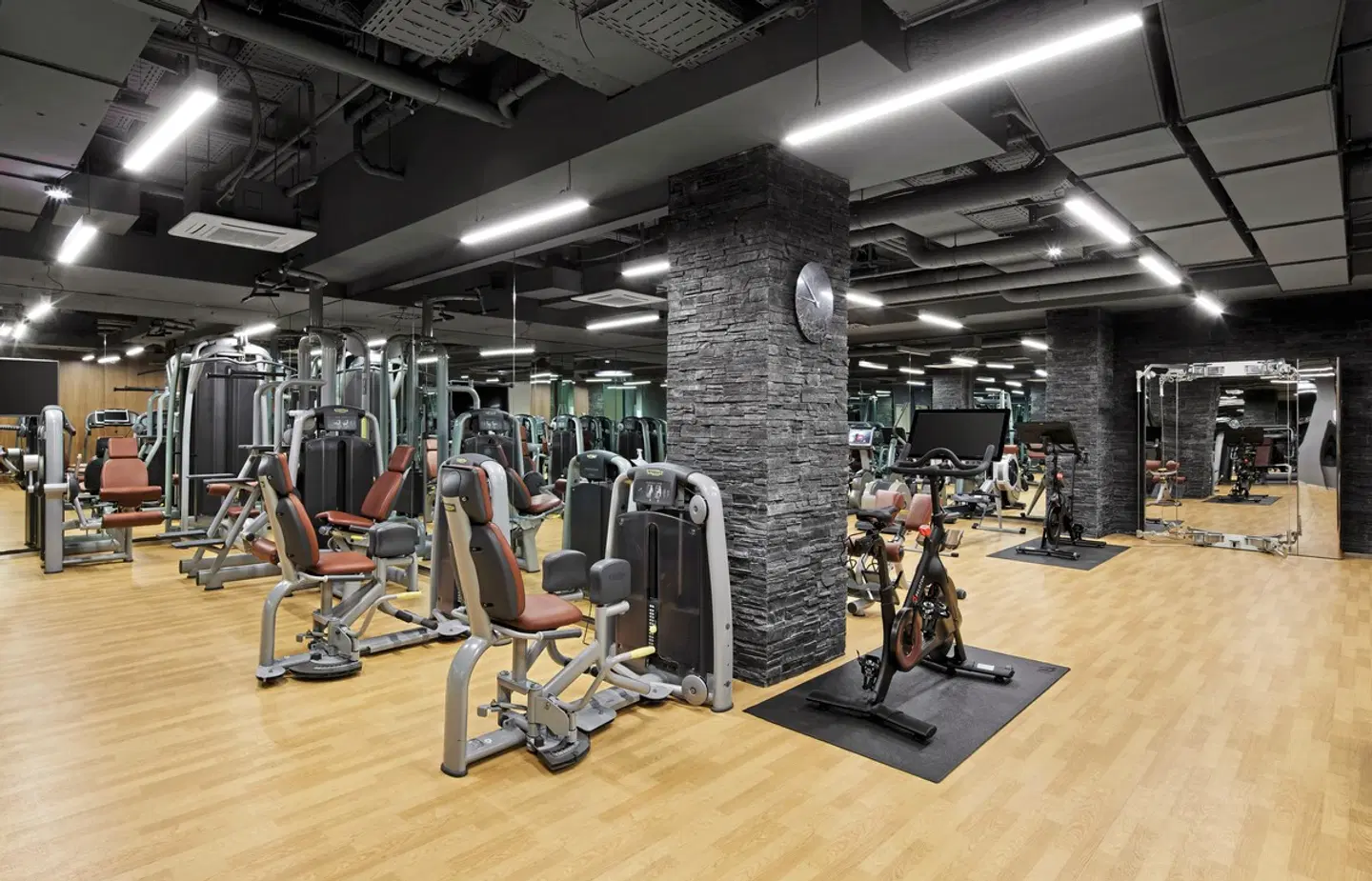 Titanic Gendarmenmarkt Berlin SPORTS_AND_LEISURE