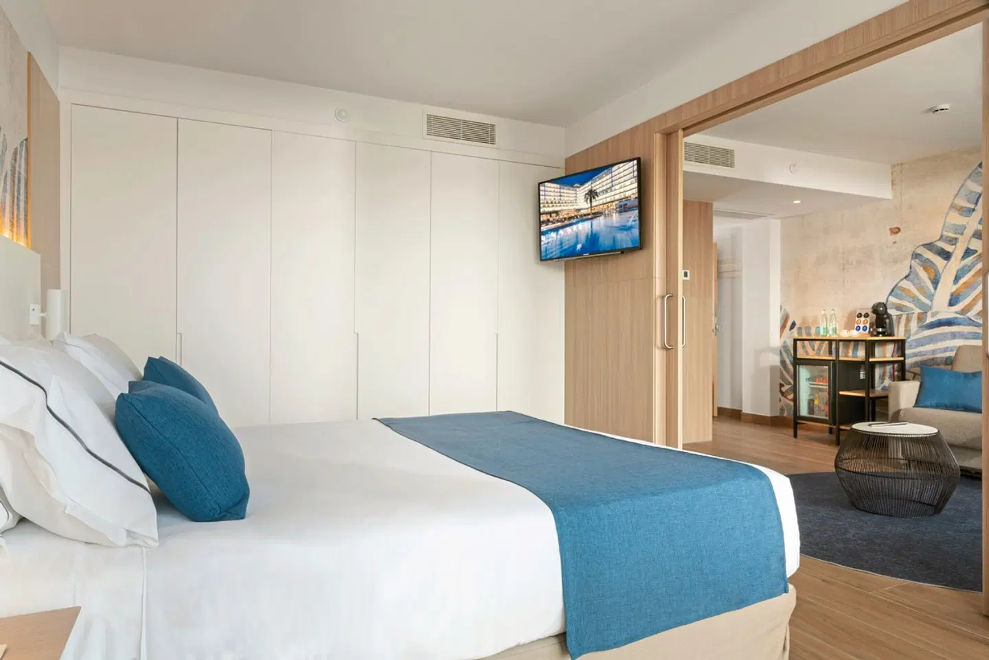 L'Azure Hotel ROOM_EXAMPLE