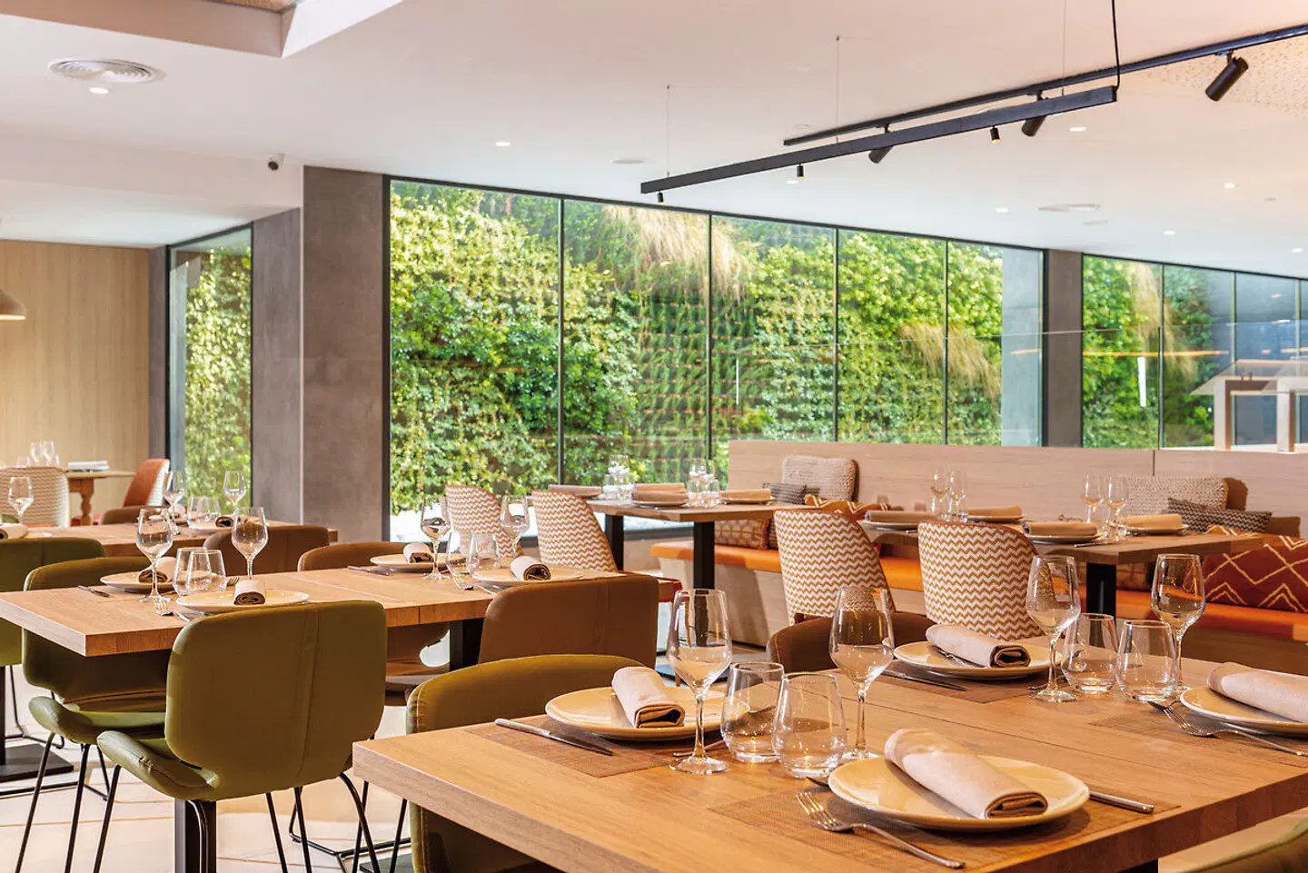 L'Azure Hotel Restaurant