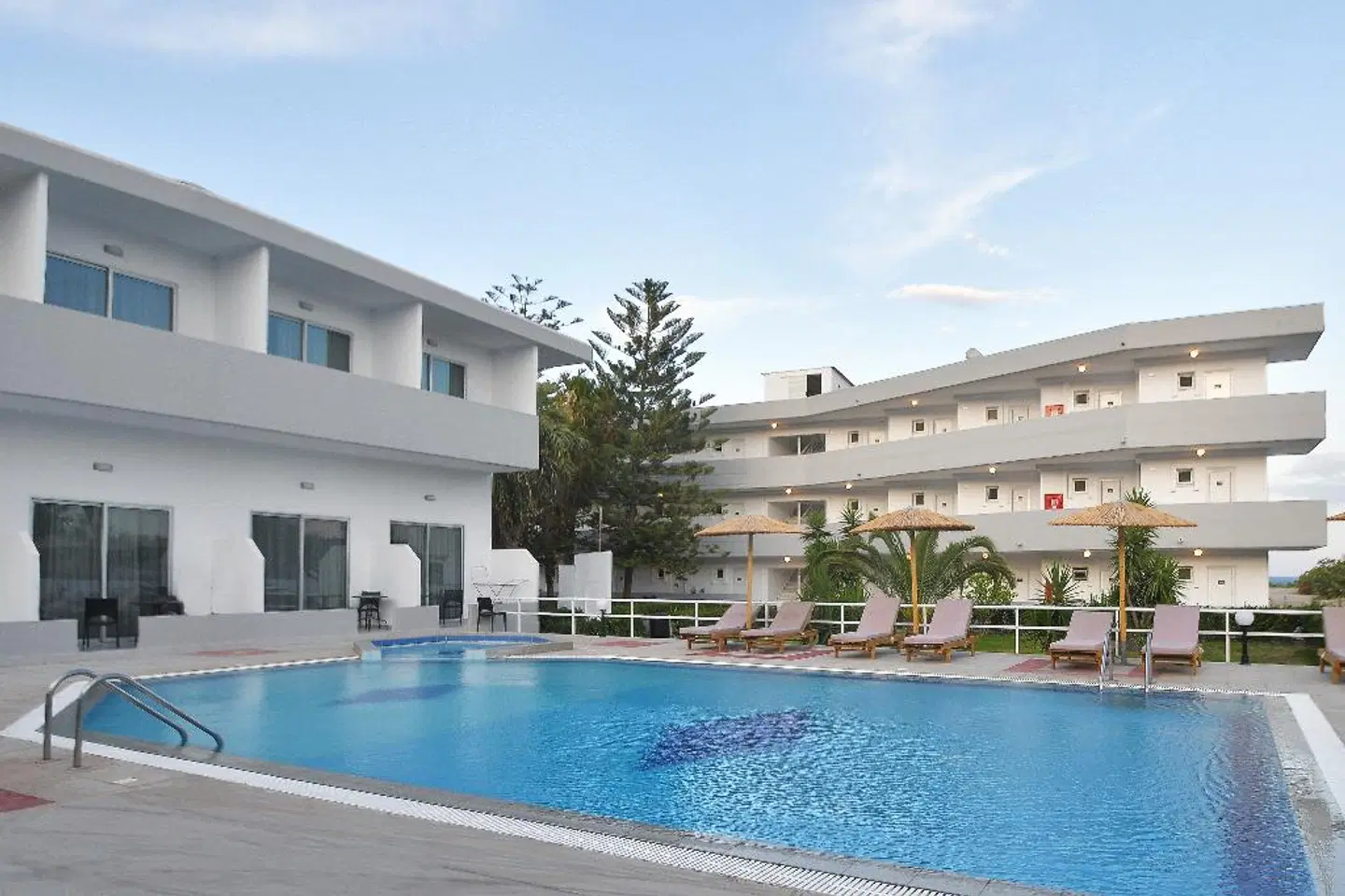 Evita Bay OUTDOOR_POOL