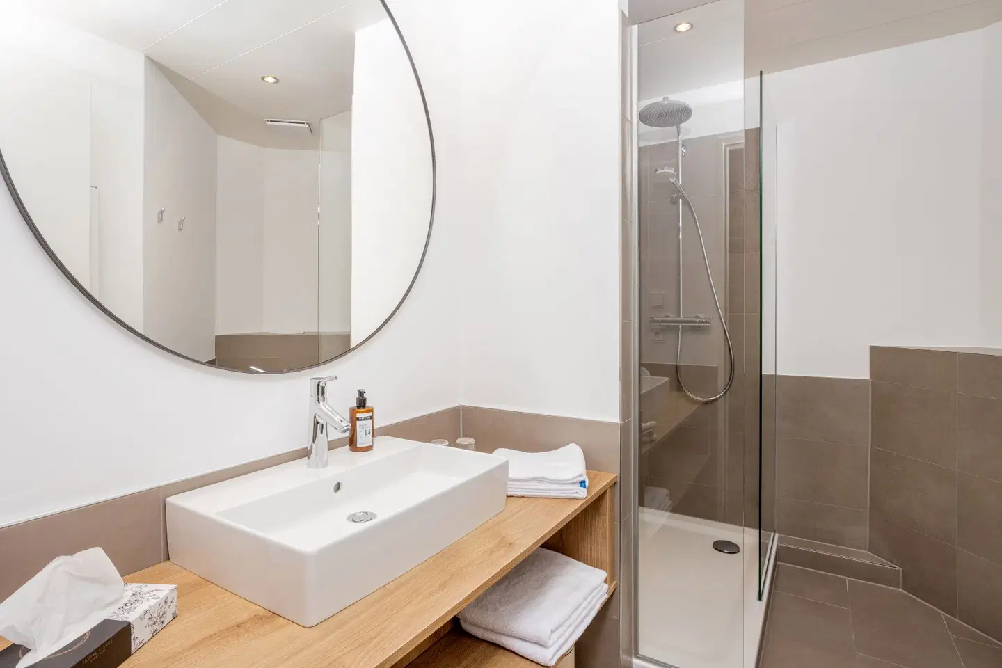 maakt Hotel & Apartments Badezimmer