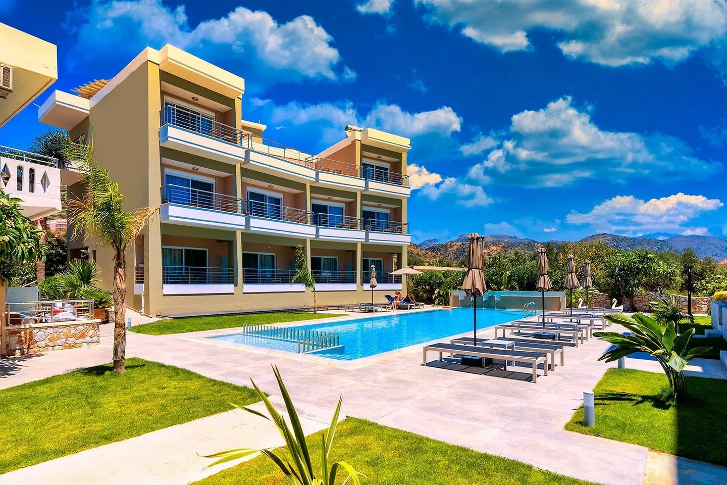 Relax Hotel EXTERIOR