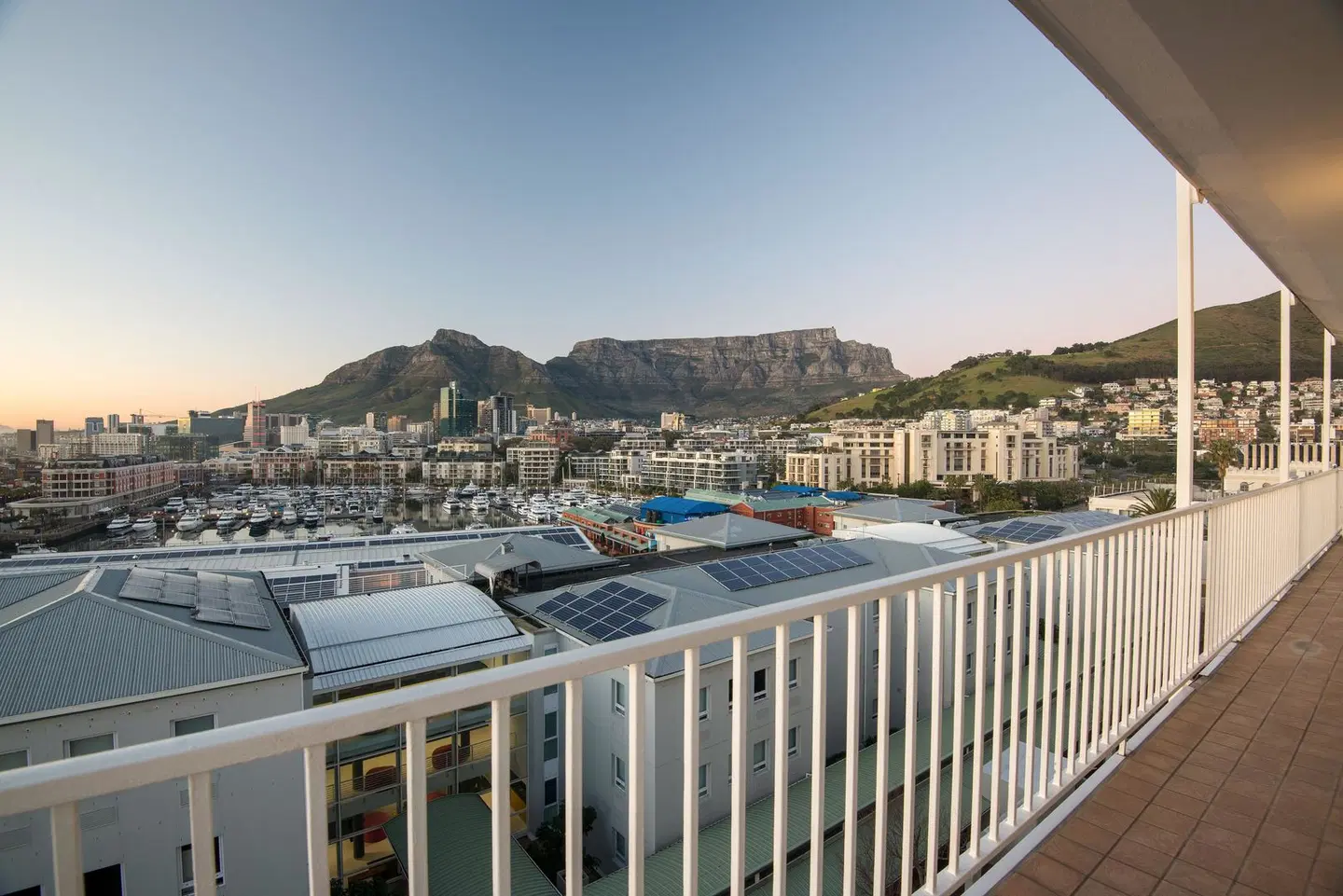 The Commodore Hotel Terrasse