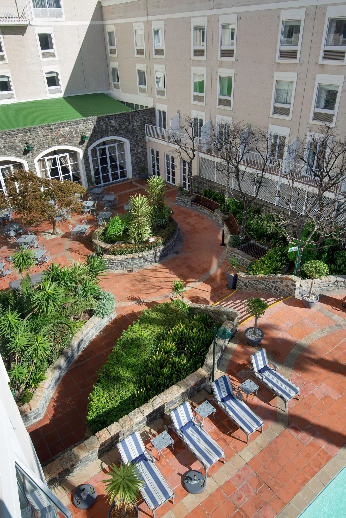 The Commodore Hotel Terrasse