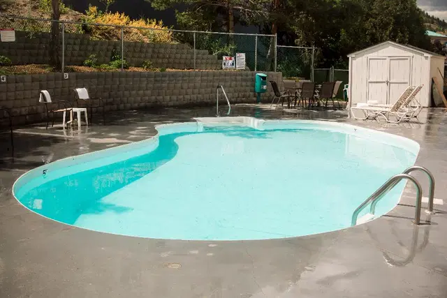 Quality Inn Kamloops OUTDOOR_POOL