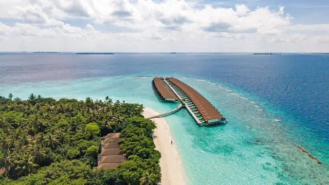 Reethi Faru Resort OUTDOOR_POOL