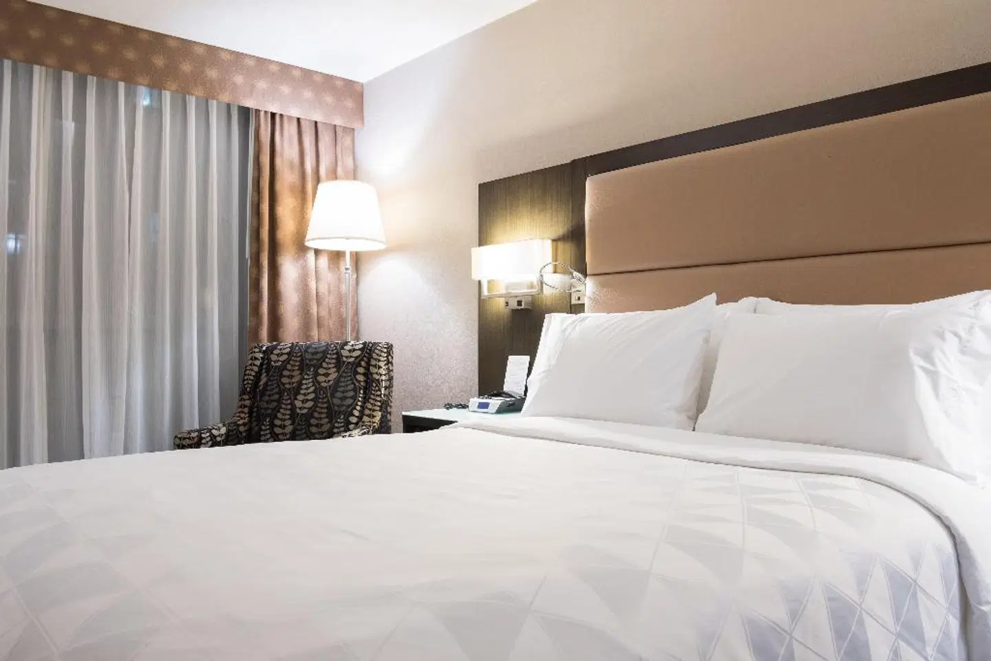 Holiday Inn Vancouver Downtown & Suites ROOM_EXAMPLE