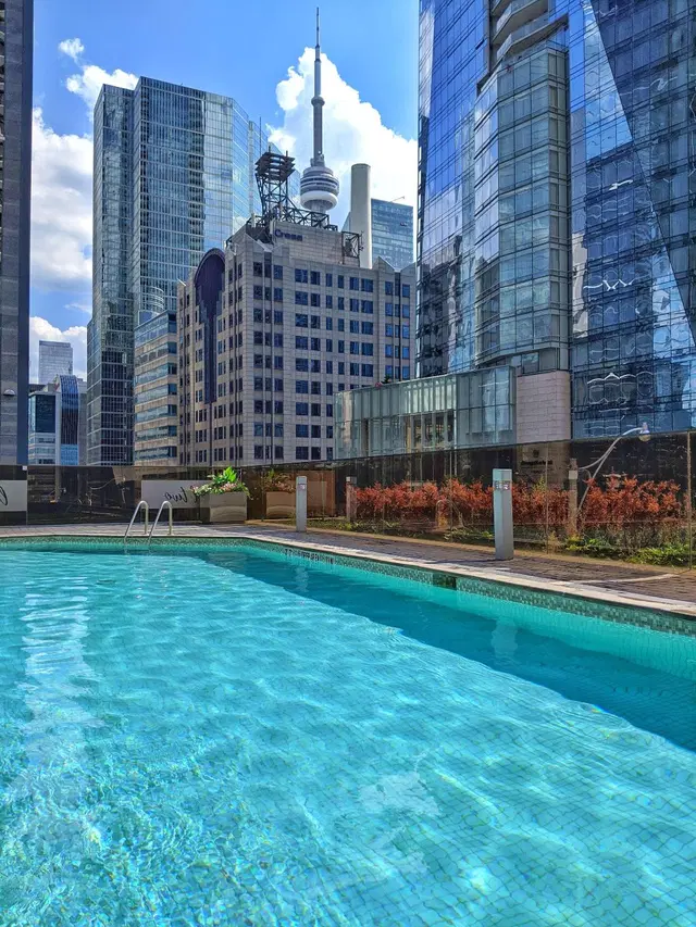 Hilton Toronto OUTDOOR_POOL