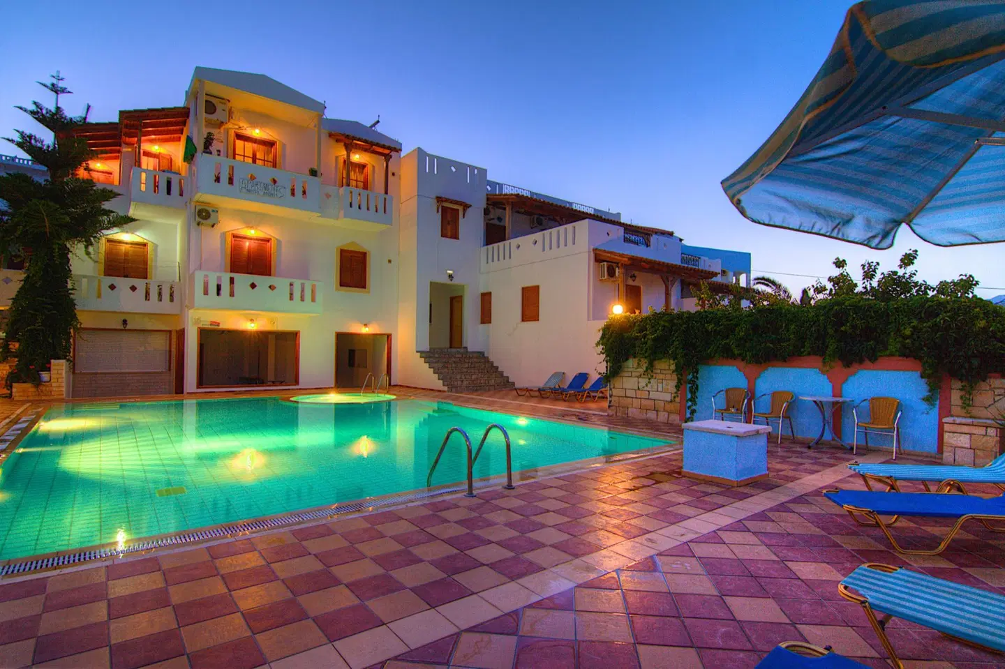 Adonis Hotel OUTDOOR_POOL