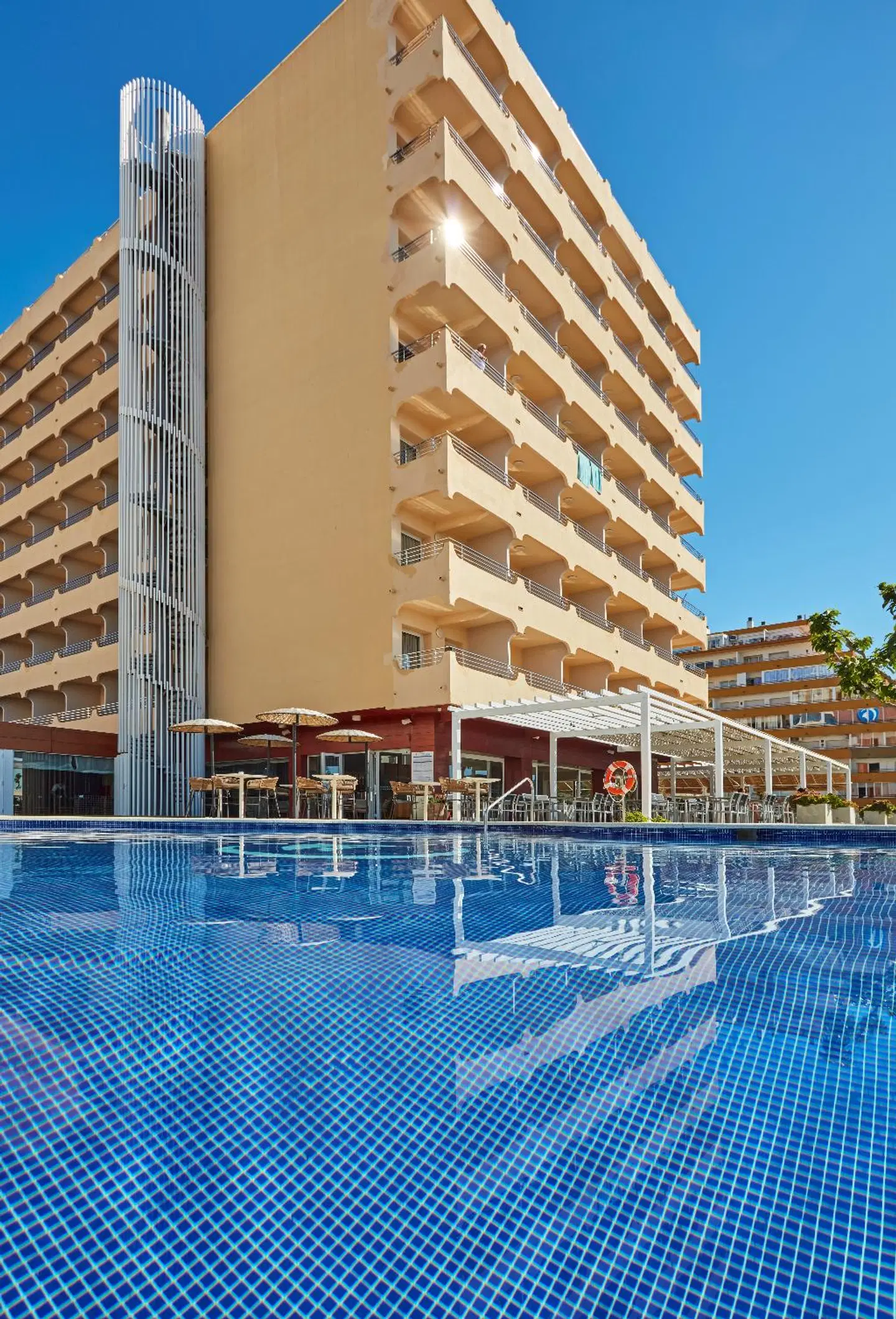 Prestige Victoria OUTDOOR_POOL