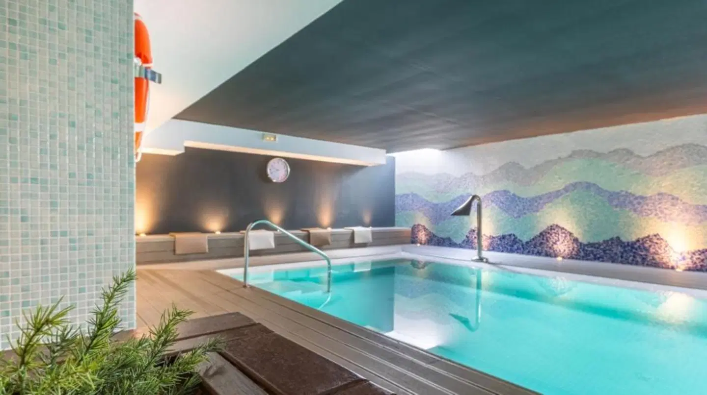 Prestige Victoria Hallenbad