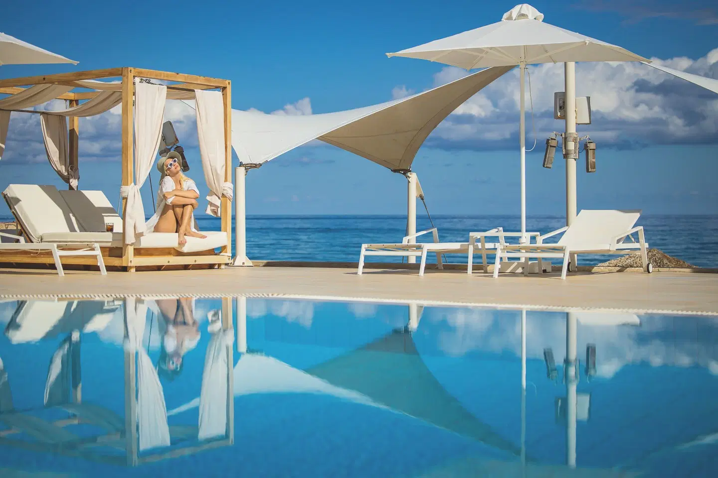 Akrogiali Beach Hotel Apartments OUTDOOR_POOL