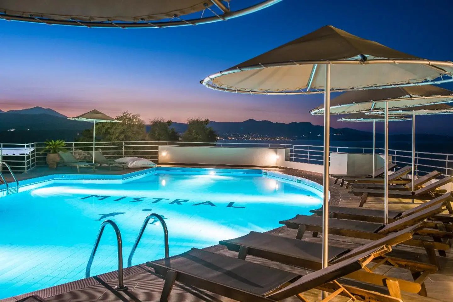 Mistral Mare OUTDOOR_POOL