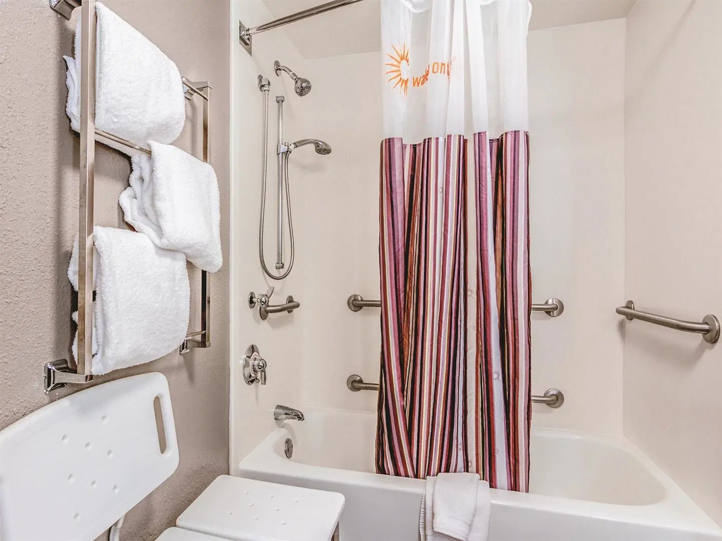 La Quinta Inn & Suites by Wyndham Atlanta Perimeter Medical Badezimmer