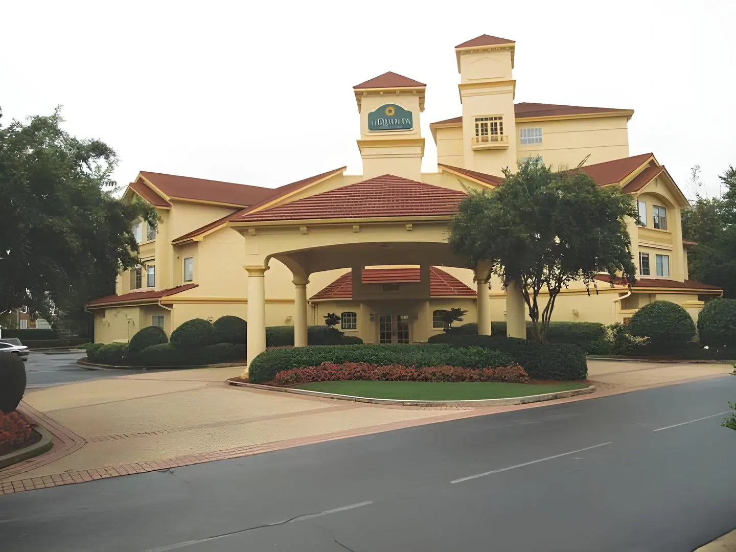 La Quinta Inn & Suites by Wyndham Atlanta Perimeter Medical EXTERIOR