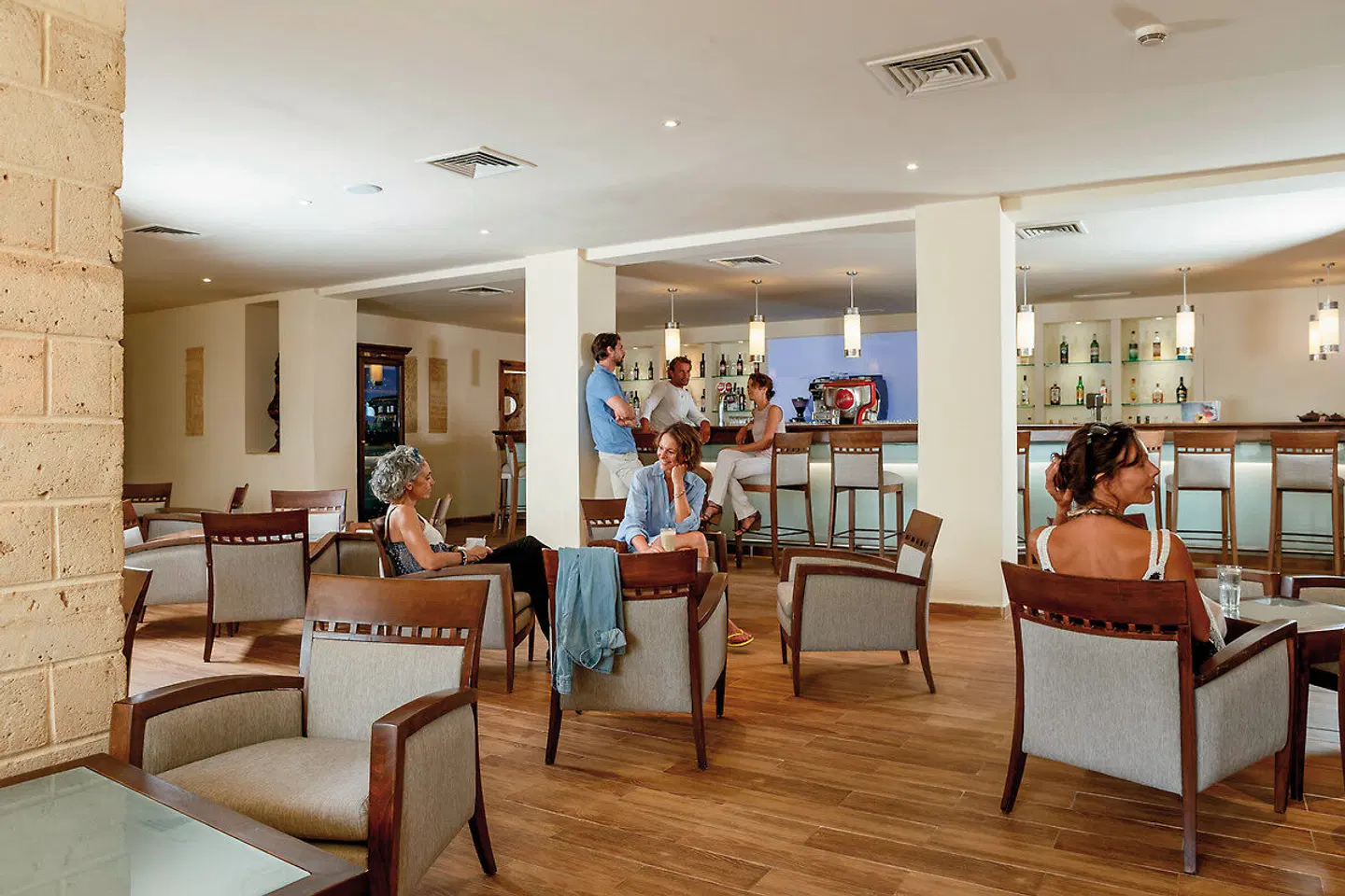 Calimera Delfino Beach Resort & Spa Bar