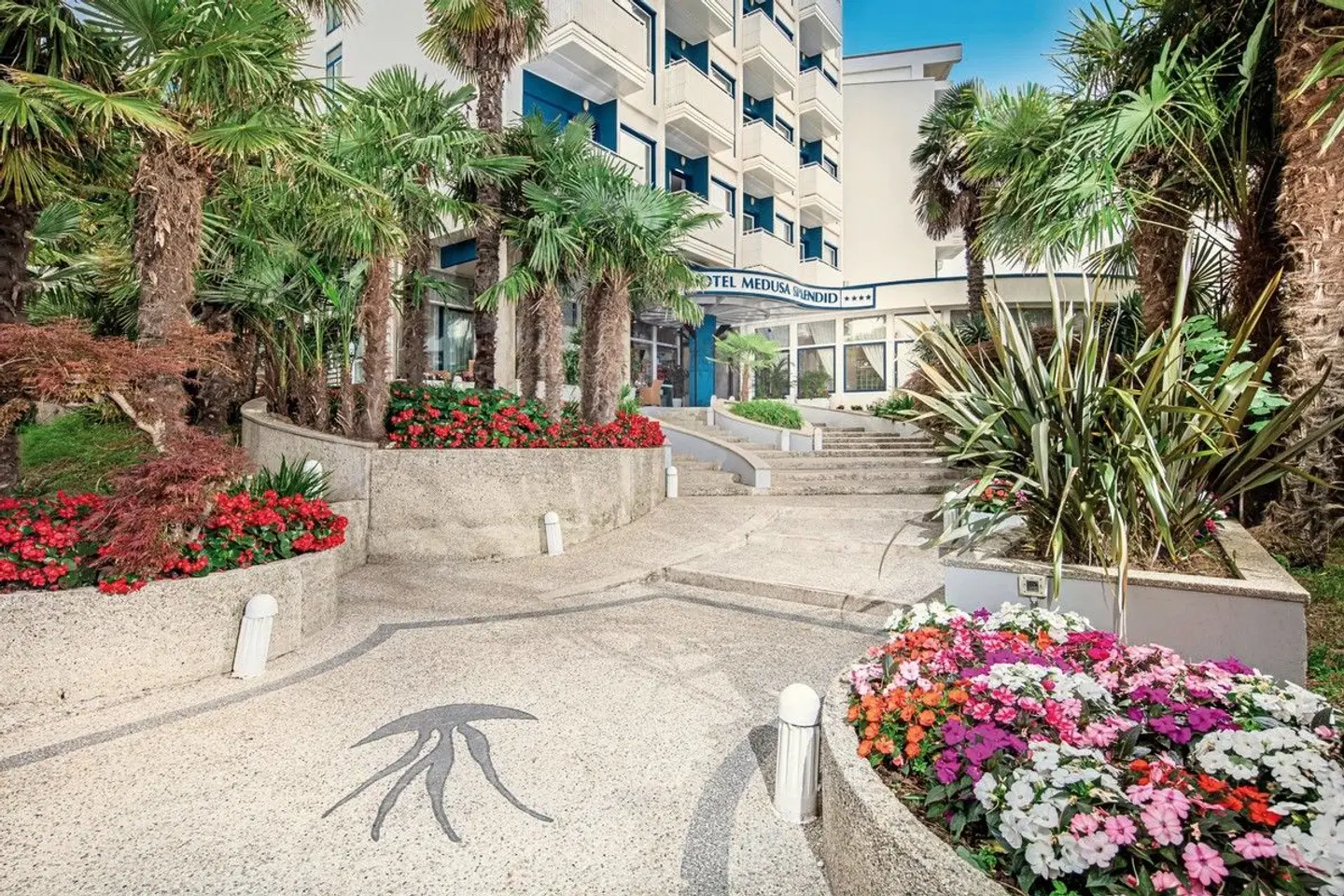 Medusa Splendid EXTERIOR